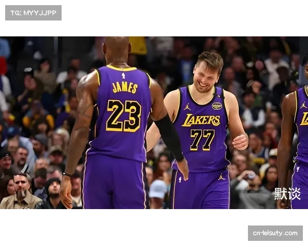 东契奇砍下22分里夫斯贡献18分湖人半场发力领先独行侠10分